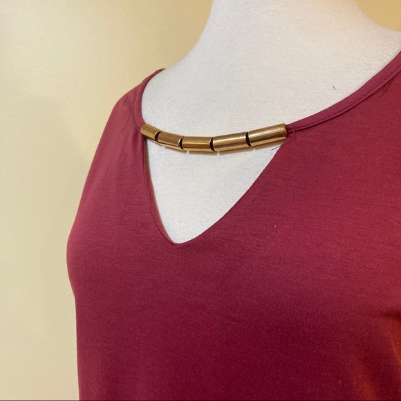 Keyhole Necklace V Neck Shift Dress Burgundy - Picture 5 of 7